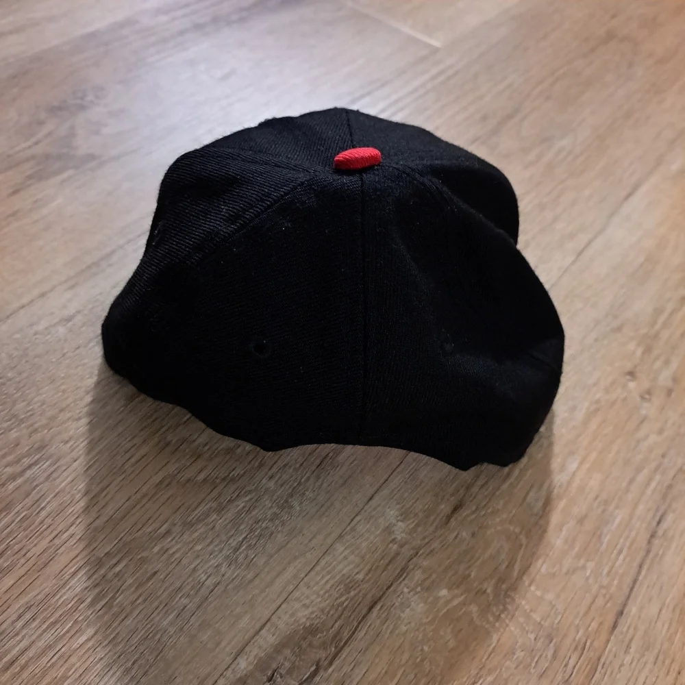 Disney Mickey Mouse Snapback Cap New Era 9FIFTY Black White Red Hat Size Youth